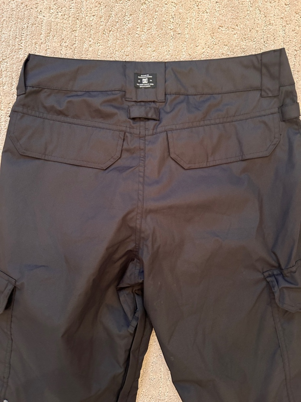 DC Ski/Snowboard Pants with lots of Pockets Med. - Picture 4 of 7